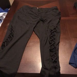 Avia black spiral stich capri leggings